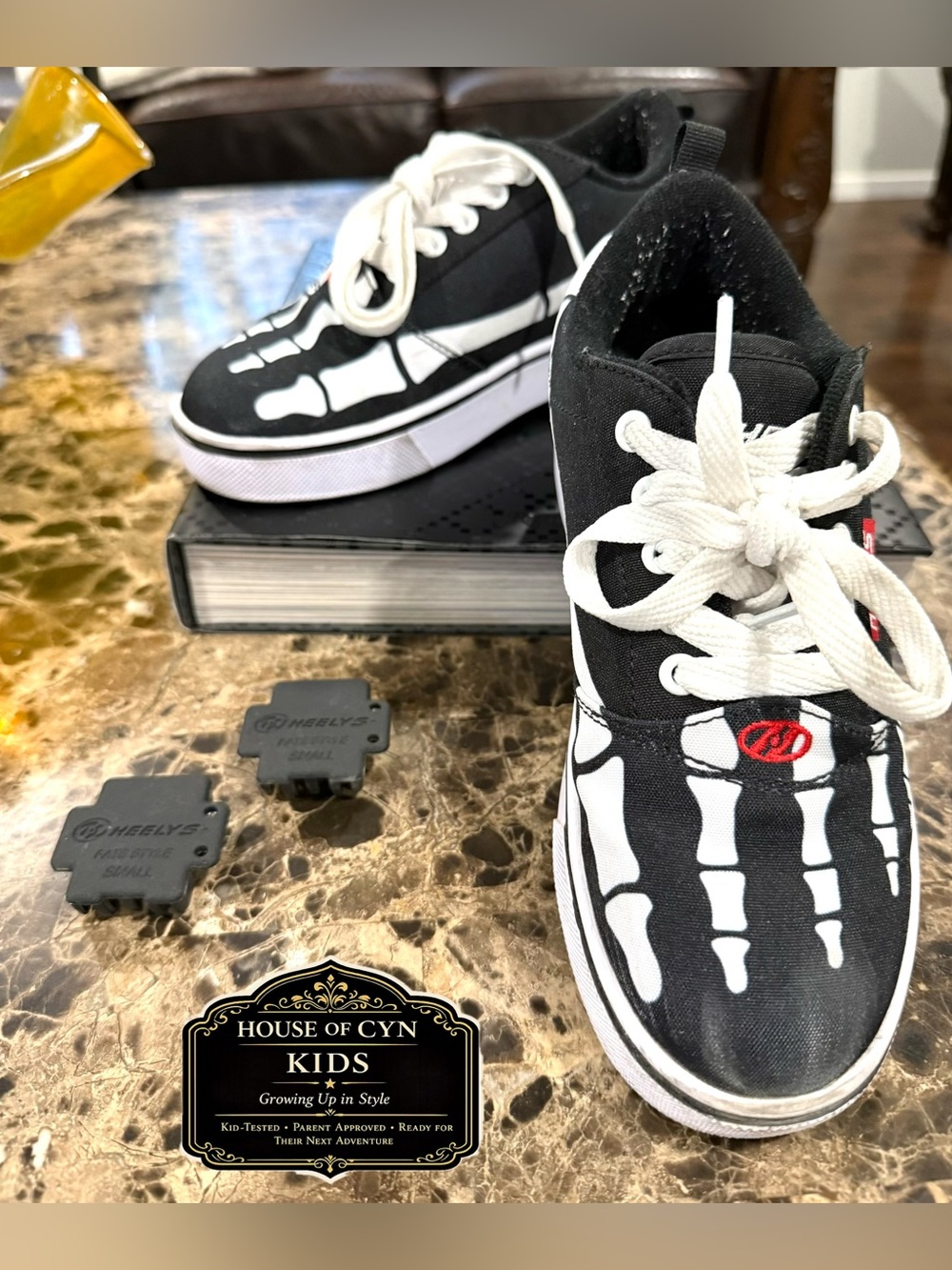 Heelys Skeleton Print Shoes with Wheels & Wheel Covers‼️ size Youth 4